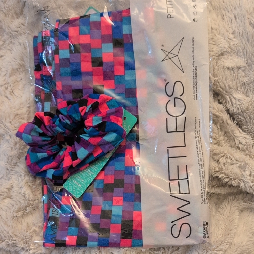 SweetLegs Colorful Pixel Crop Leggings and Scrunchie Set ✨NWT✨